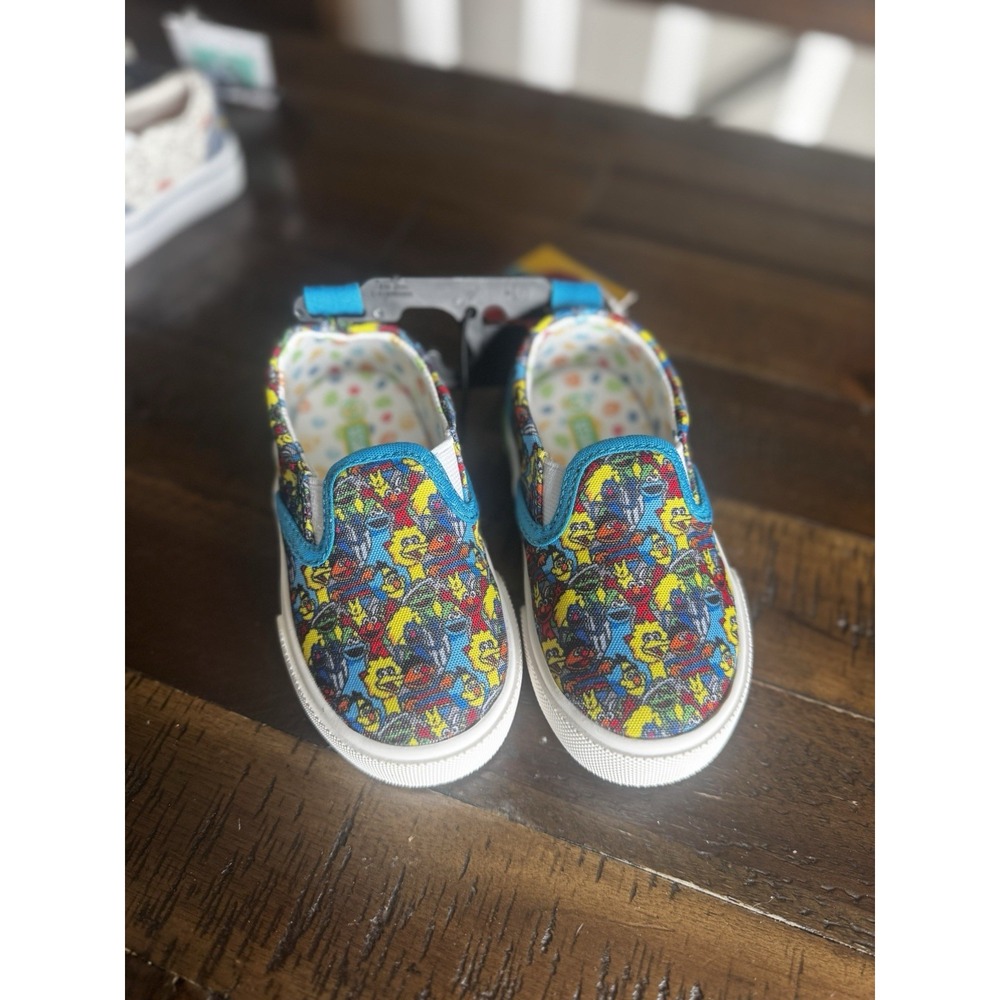 Toddler/ Baby Sesame Street Print Slip On Shoes Size 3 NEW - Picture 3 of 4